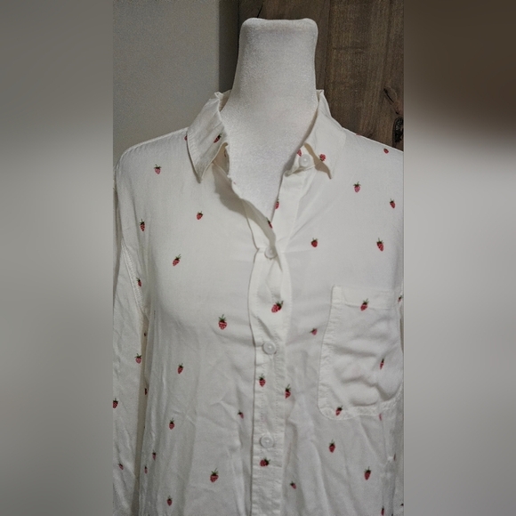 BEACH LUNCH LOUNGE Long Sleeve Button Down White Shirt Strawberry Print, M NWT - Picture 9 of 16